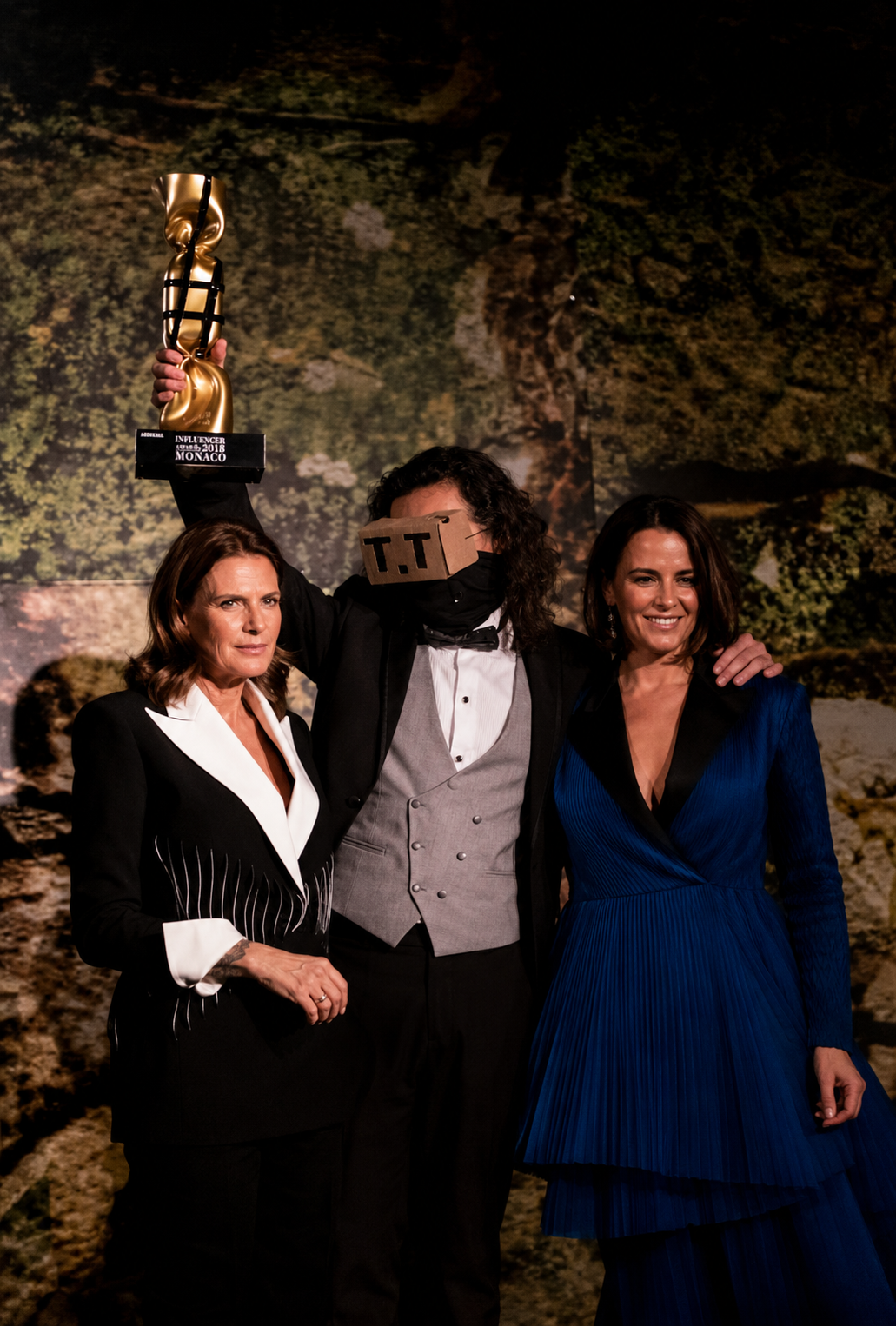 Omar Vela recibiendo el Influencer Awards Monaco 2018